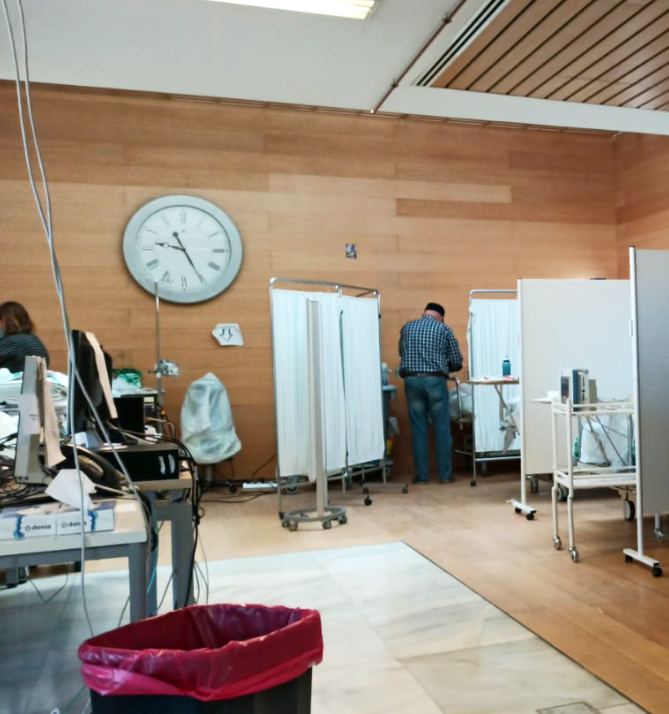 Pacientes con más de 80 años superan las 20 horas de espera en el Servicio de Urgencias del Hospital General Universitario de Albacete.