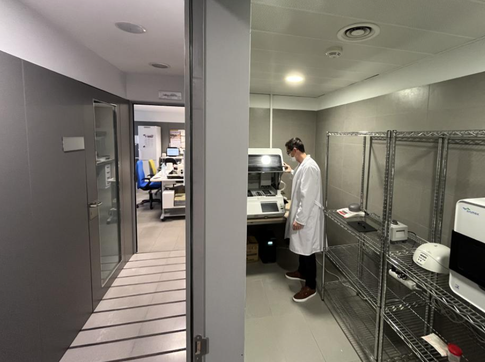 El Hospital de Hellín acaba de incorporar un nuevo equipamiento tecnológico que mejora al Servicio de Anatomía Patológica, OSNA. 