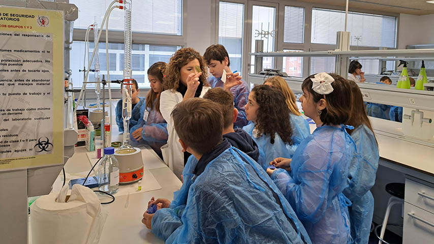 La UCLM divulga el papel de la mujer en la Ciencia