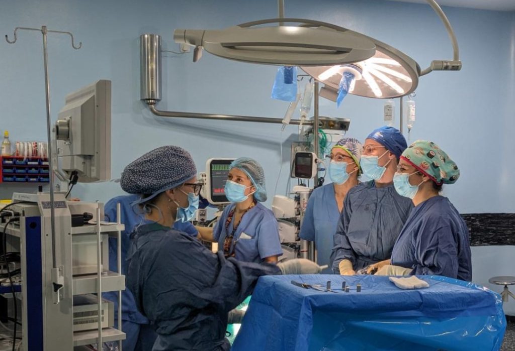 El Servicio de Cirugía Pediátrica del Complejo Hospitalario de Albacete incorpora una de las cirugías mínimamente invasivas más avanzadas.